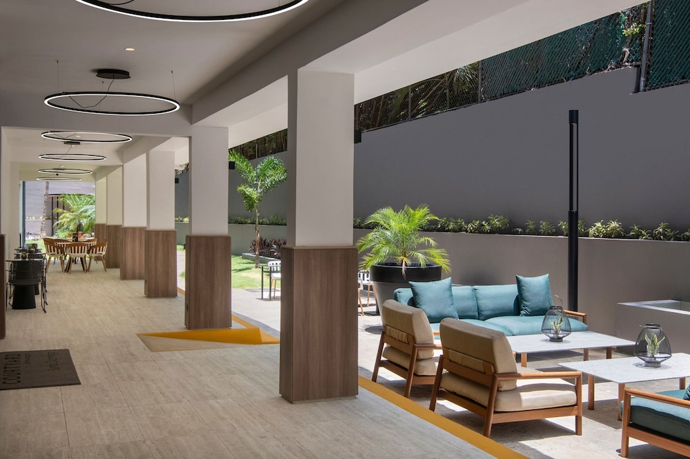 Courtyard Santo Domingo 11/33