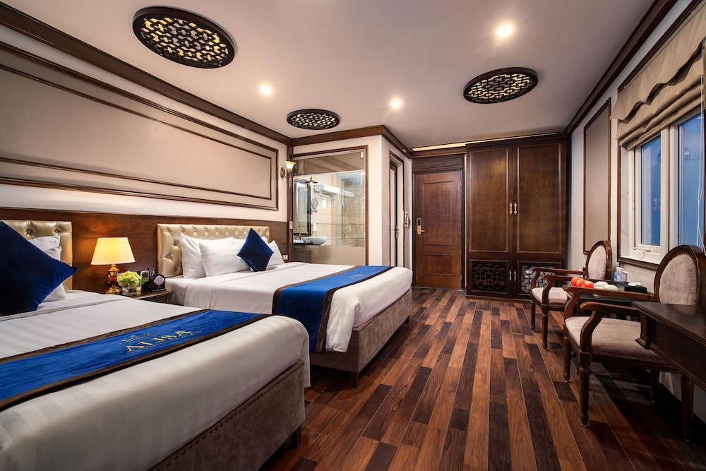 Family Suite, 2 Queen Beds, City View