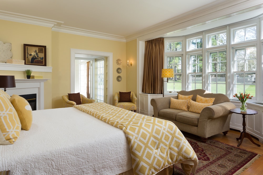 The Four Chimneys Inn 6/50