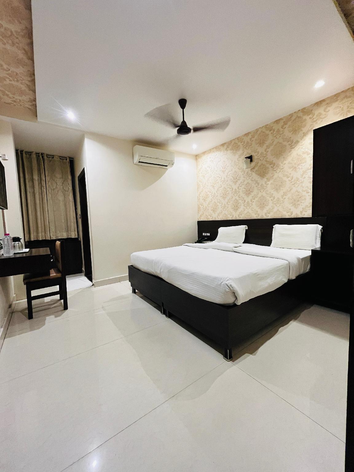 Oyo Rooms Mall Road Cantonment 14/46