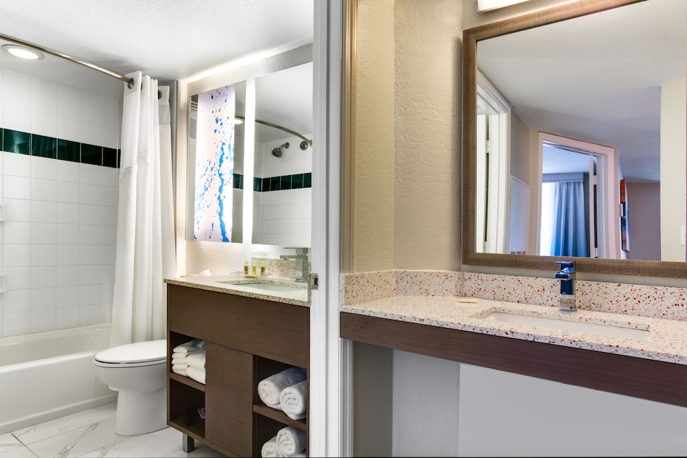 Holiday Inn Resort Orlando Suites - Waterpark 12/80