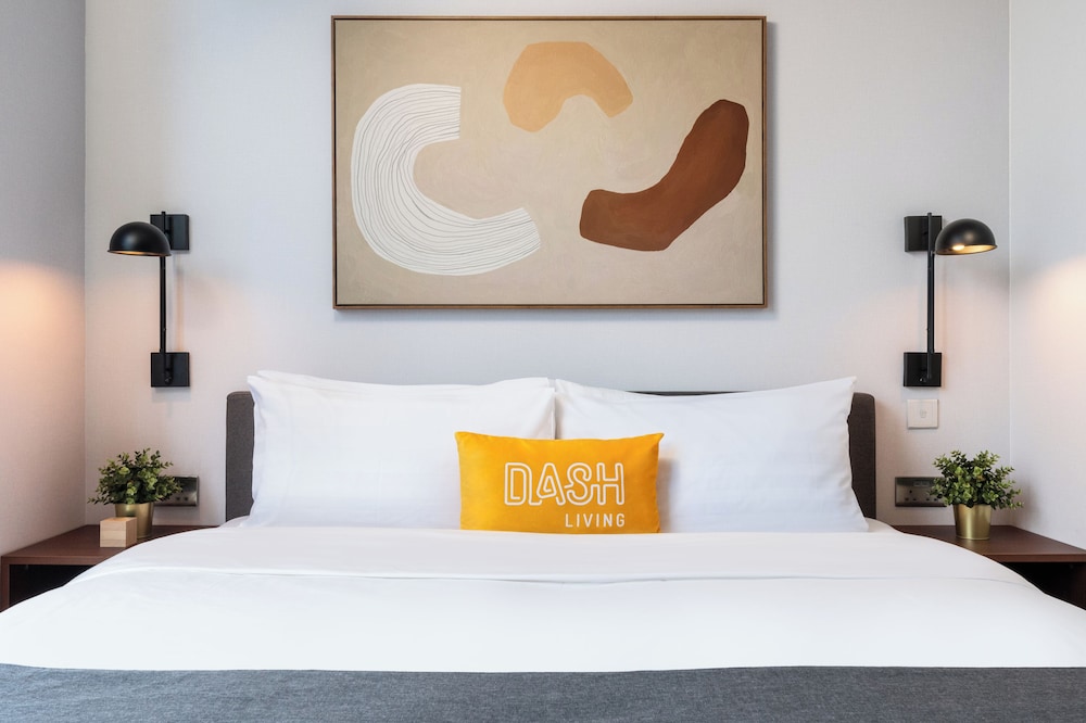 Dash Living On Queen's 15/37