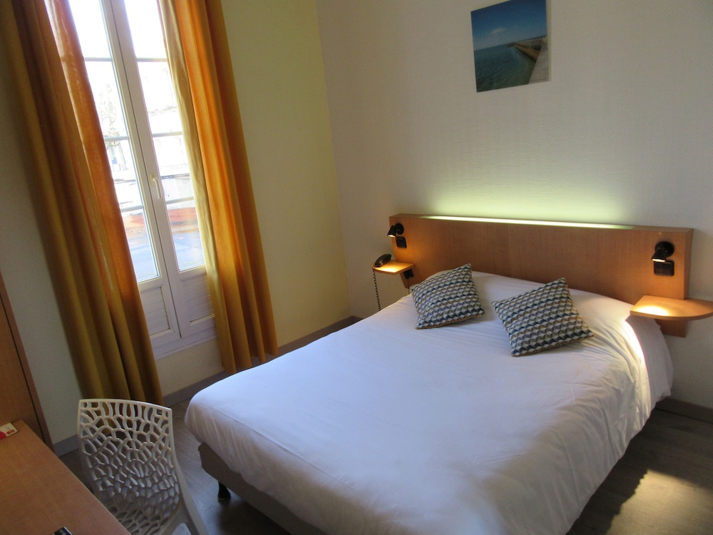 Sorti P Tit Dej Hotel Saintes 25/50