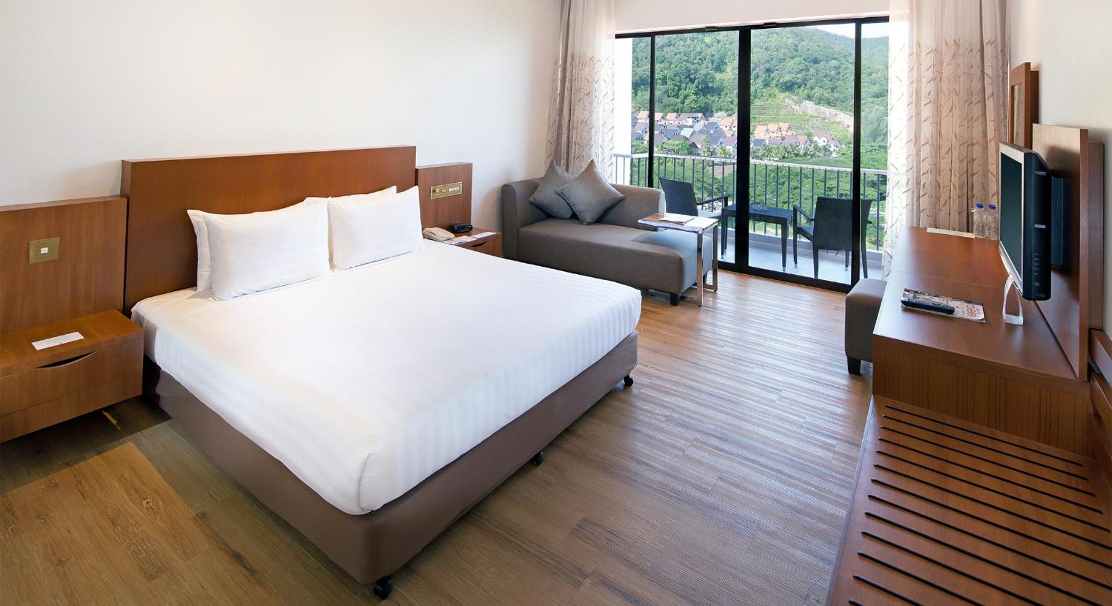 Superior, Double Bed, Hill View