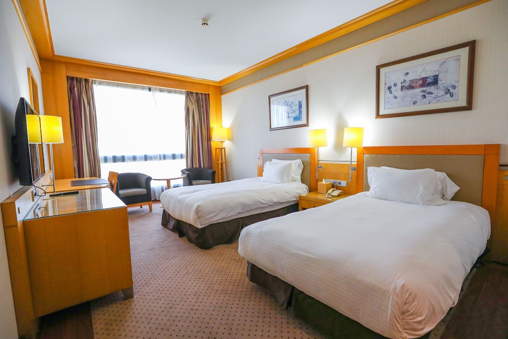 غرفة قياسية بسريرين منفصلين، Crowne Plaza Hotel Beirut 8/10
