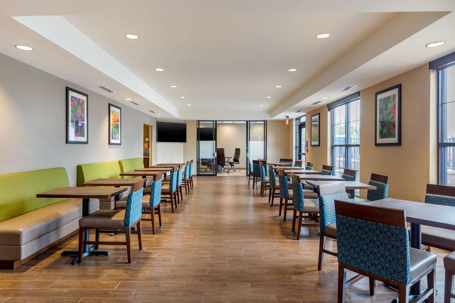 Comfort Inn Suites Schenectady - Scotia 38/44