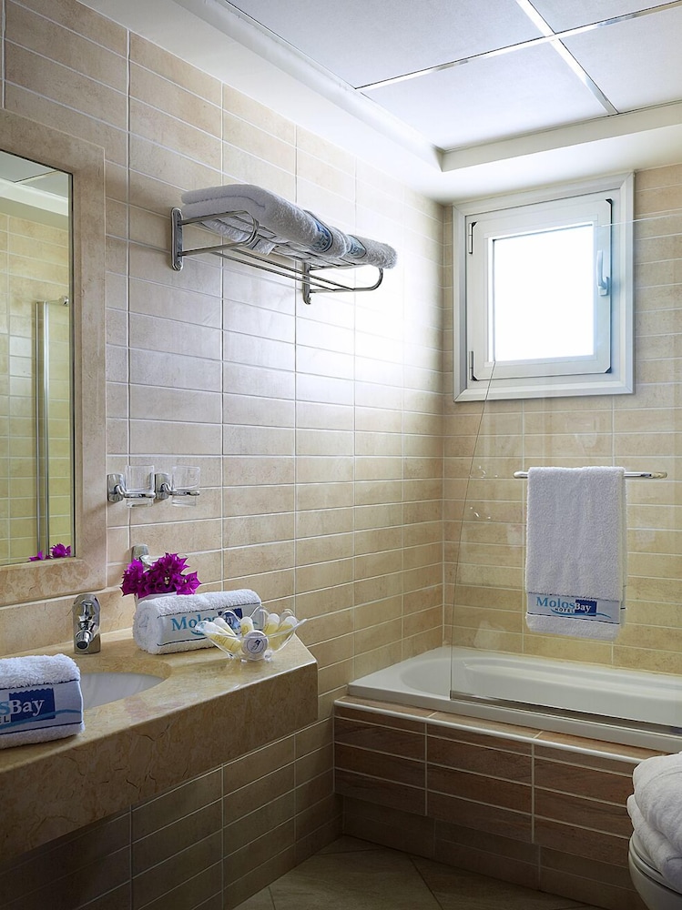 Molos Bay Hotel 50/50