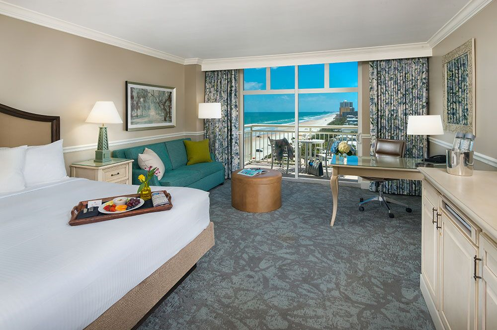GUEST ROOM, KING BED, SUNSET VIEW
