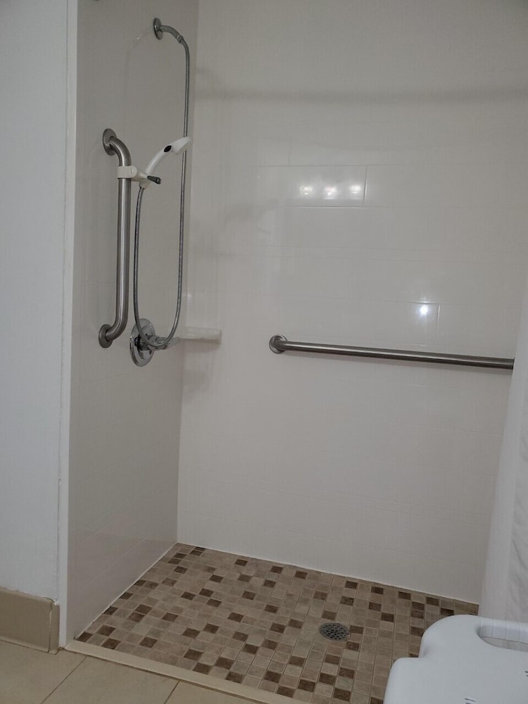 Country Inn & Suites by Radisson, Buford at Mall of Georgia, GA 19/51