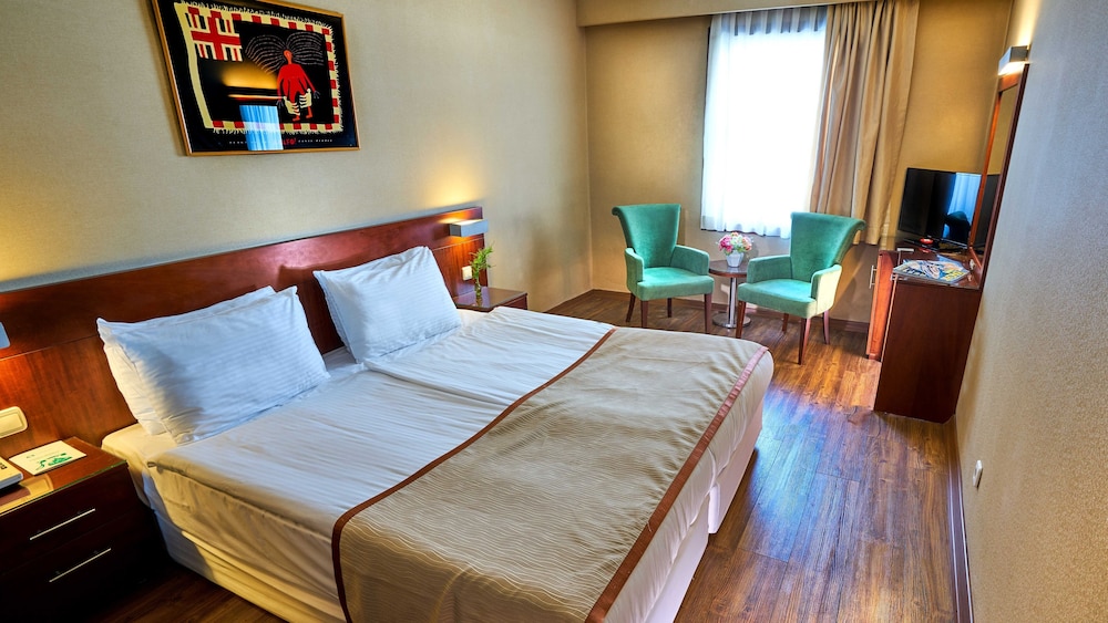 Room at Feronya Hotel, ISTANBUL