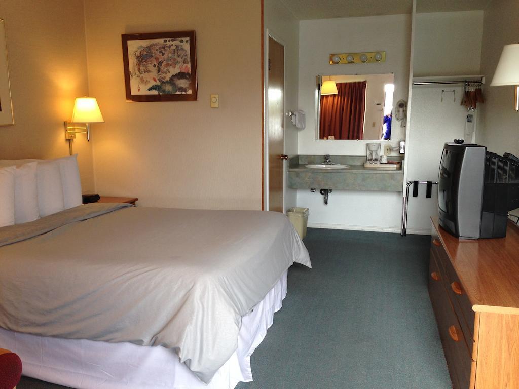 Redwood Inn 15/28
