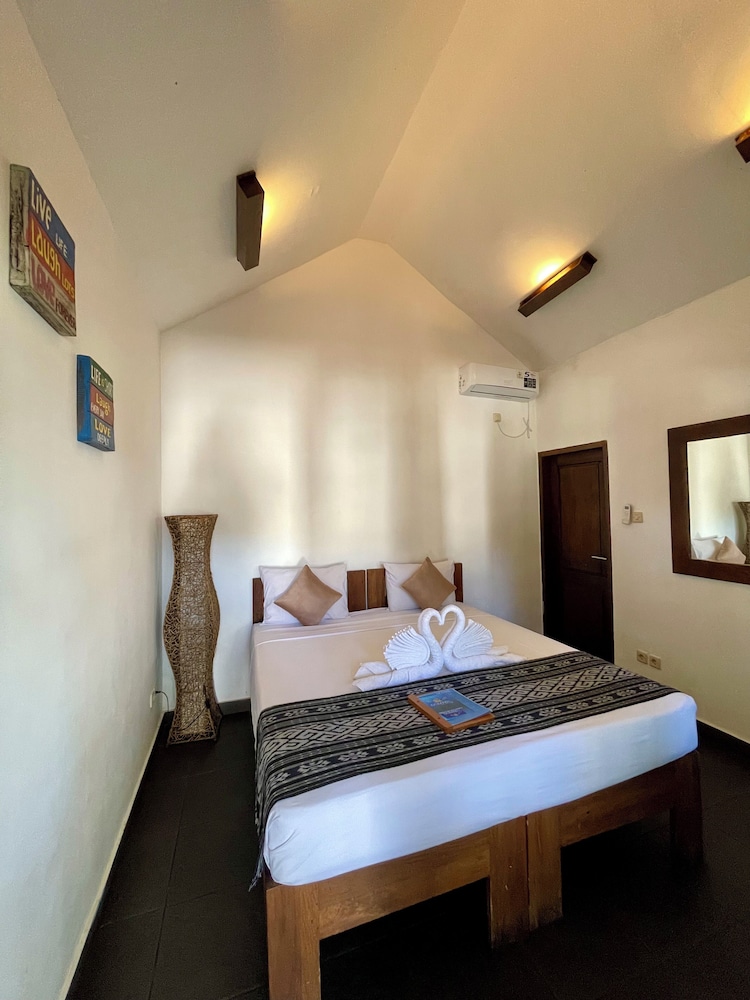 OCEANS 5 DIVE RESORT 27/77