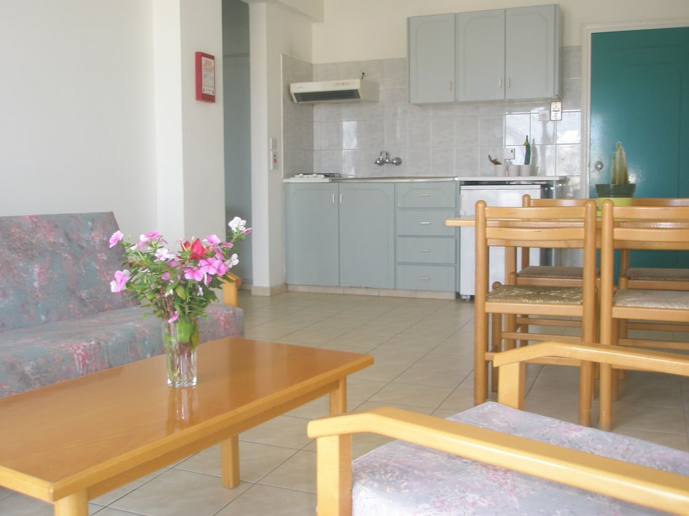 DebbieXenia Hotel Apartments 21/45