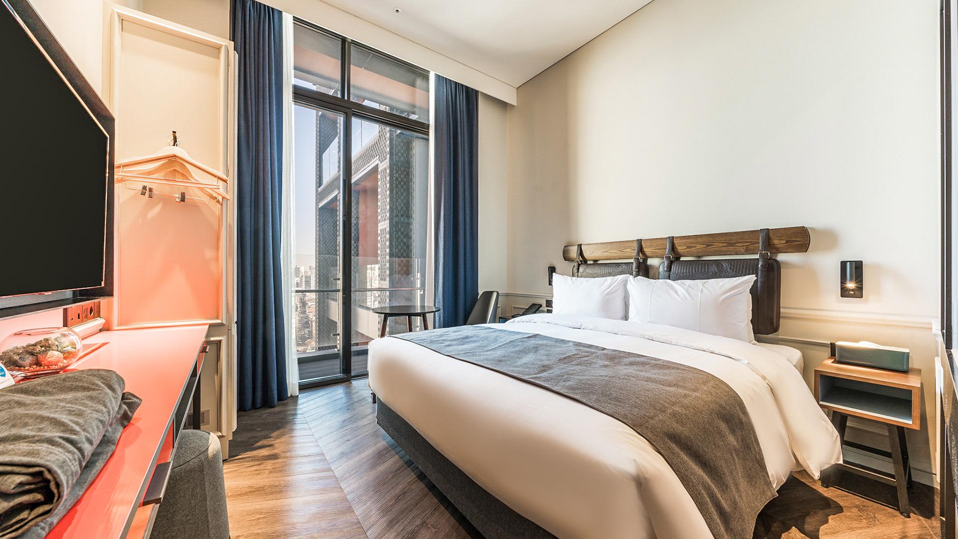 Deluxe or Suite