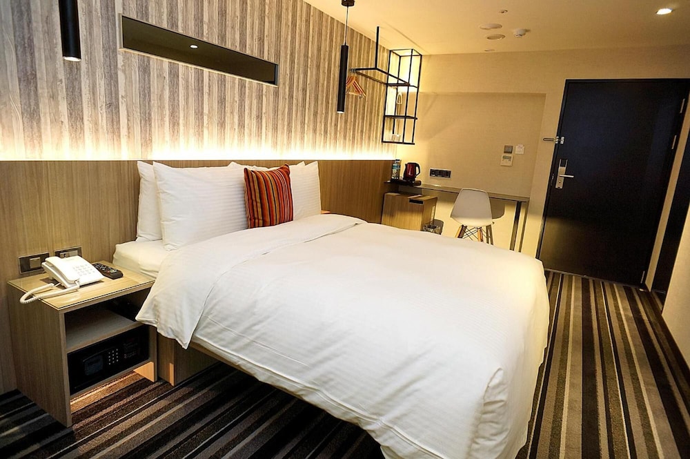 VIA HOTEL ZHONGXIAO 7/25
