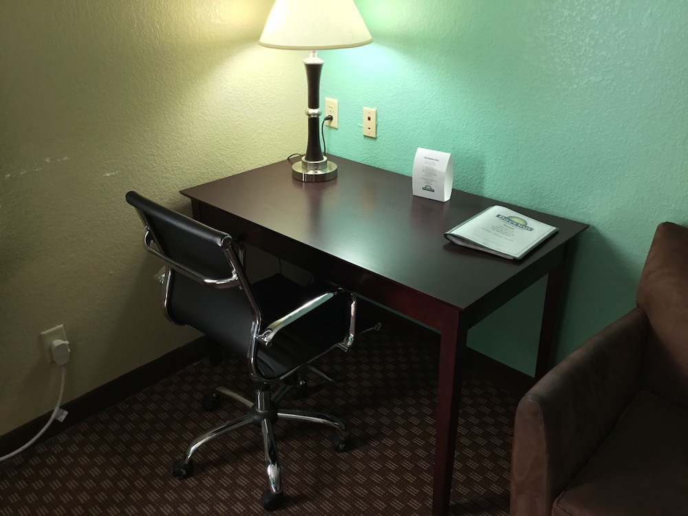 Days Inn By Wyndham Kemah 50/56
