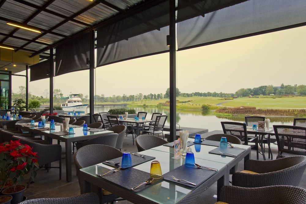 RANCHO CHARNVEE RESORT AND COUNTRY CLUB 64/77
