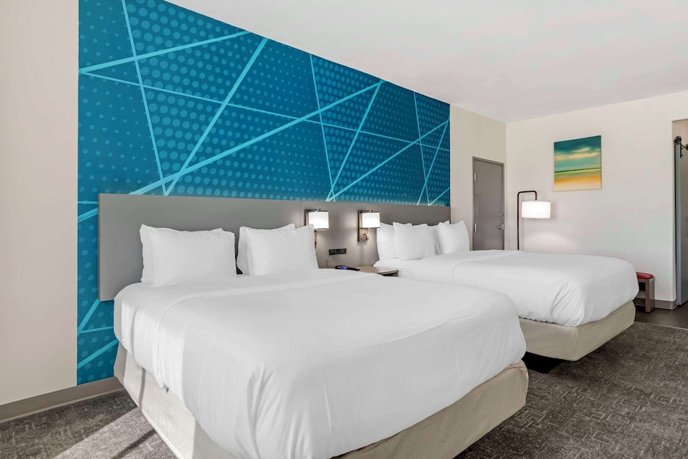 SUITE, MULTIPLE BEDS, ACCESSIBLE
