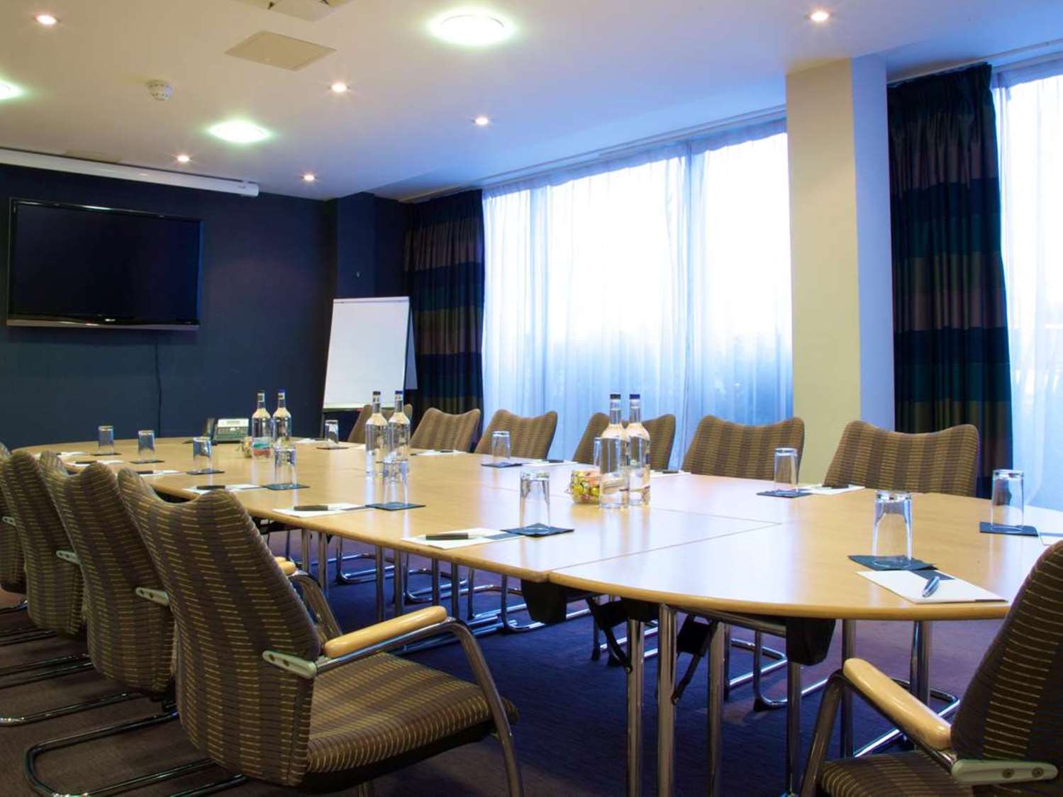 London Croydon Aerodrome Hotel by Sunday 26/29