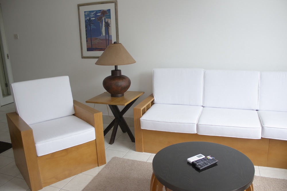 Pirate’s Inn Apartment Hotel 33/59