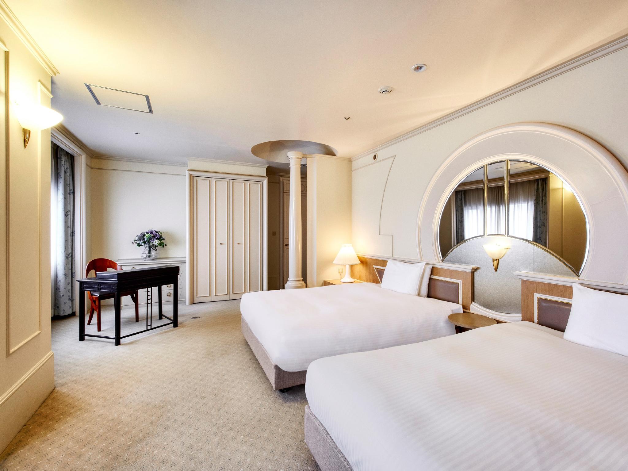 Royal, Pines, Suite, 2 Double Beds, Smoking