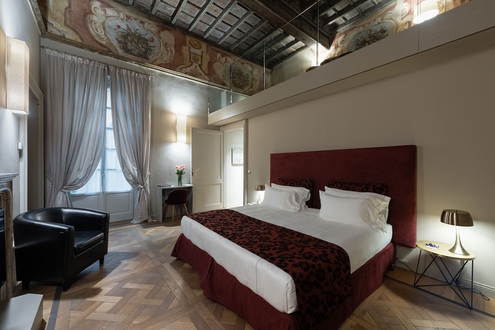 Palazzo Del Carretto Art Apartments 14/72