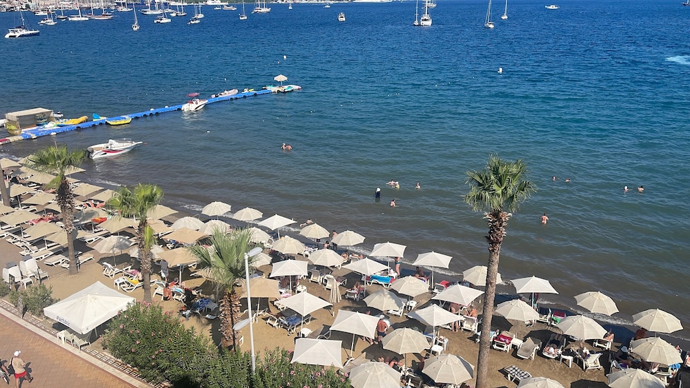 Point Beach Hotel 27/34