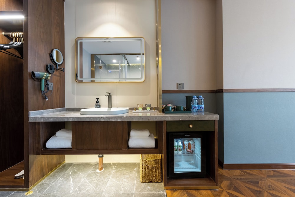 Nostalgia S Hotel (Beijing Nest-type Olympic Stadium Center) 57/57