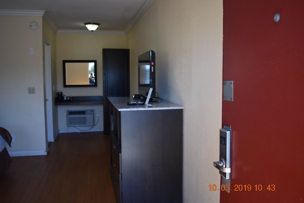 Rockview Inn And Suites 7/54