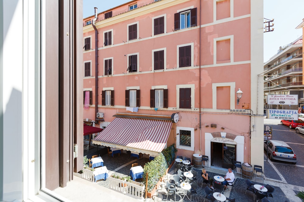 B&B Piazza Fratti 56/69