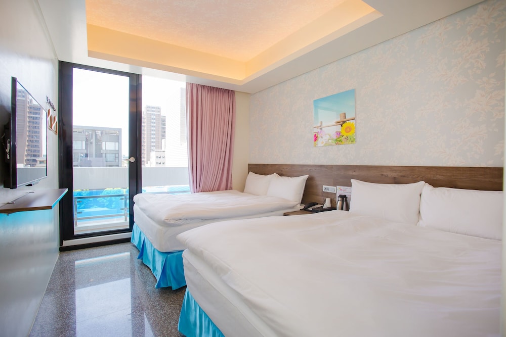 Hotel 99 8/32