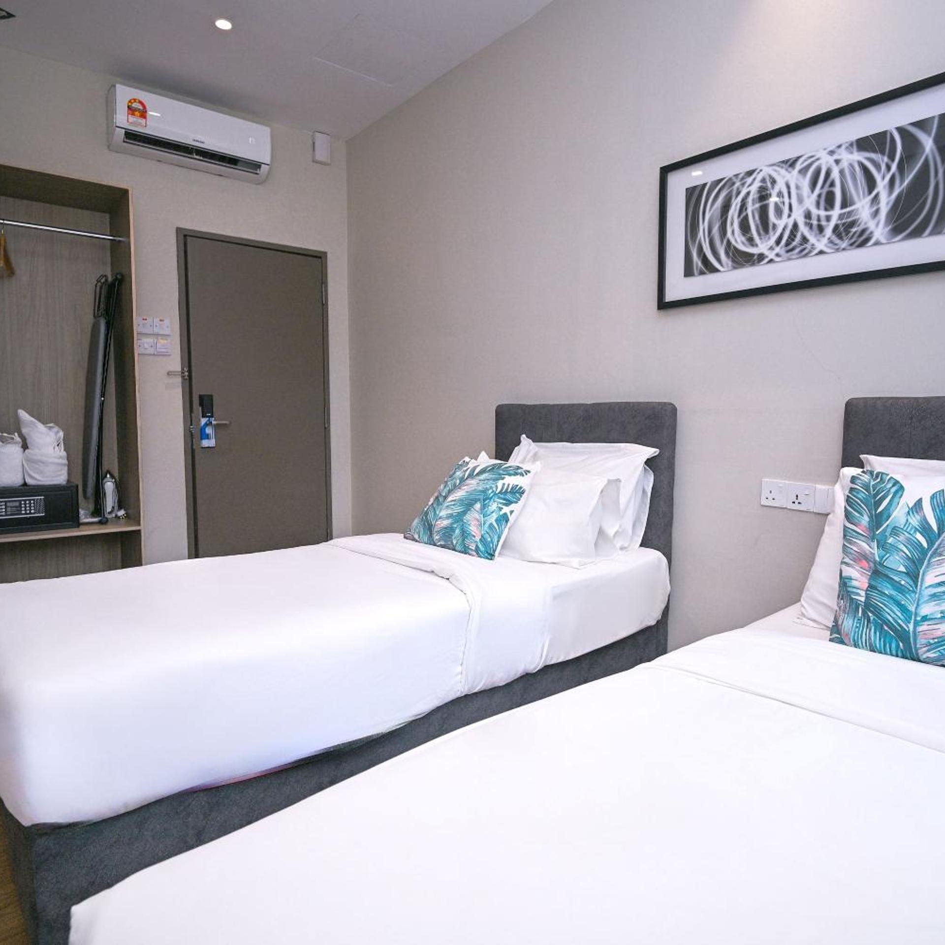 The Hulo Hotel & Gallery 23/59