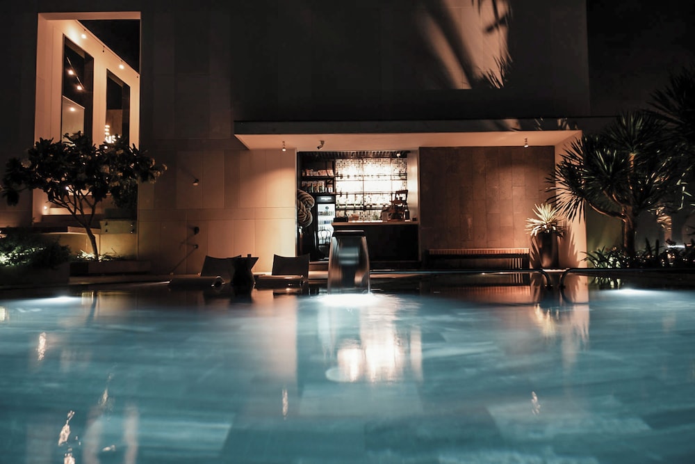 December Hotel 23/50
