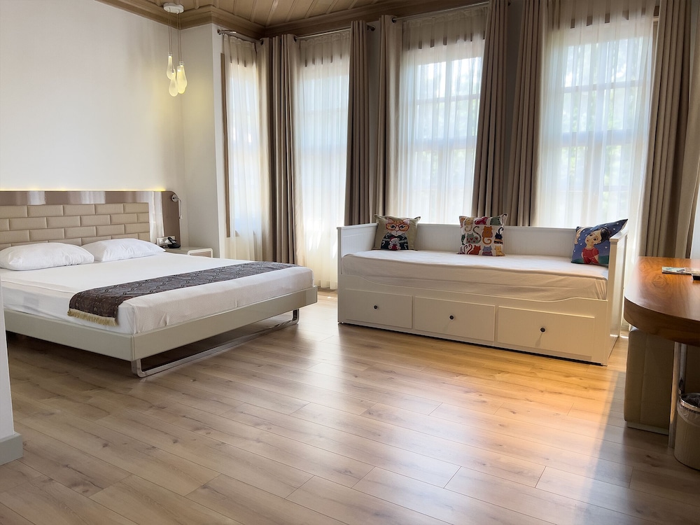 1 BEDROOM, FAMILY