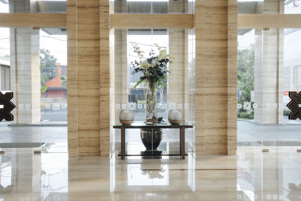 GRAMM HOTEL by Ambarrukmo 10/64