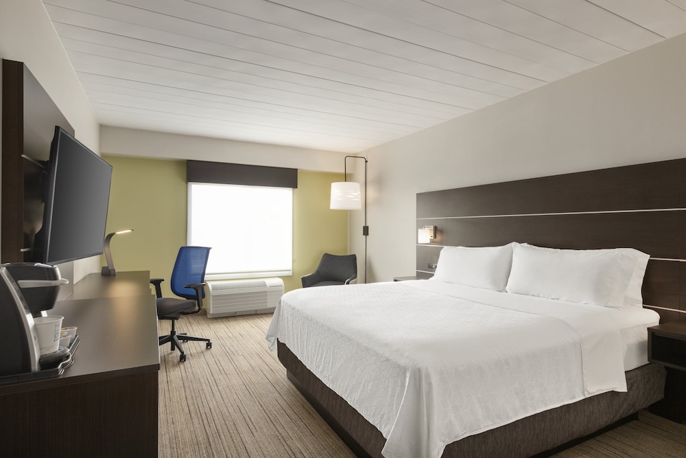 Holiday Inn Express & Suites Fort Myers East - The Forum 26/65