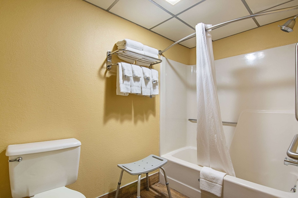 Quality Inn Tully I-81 61/61