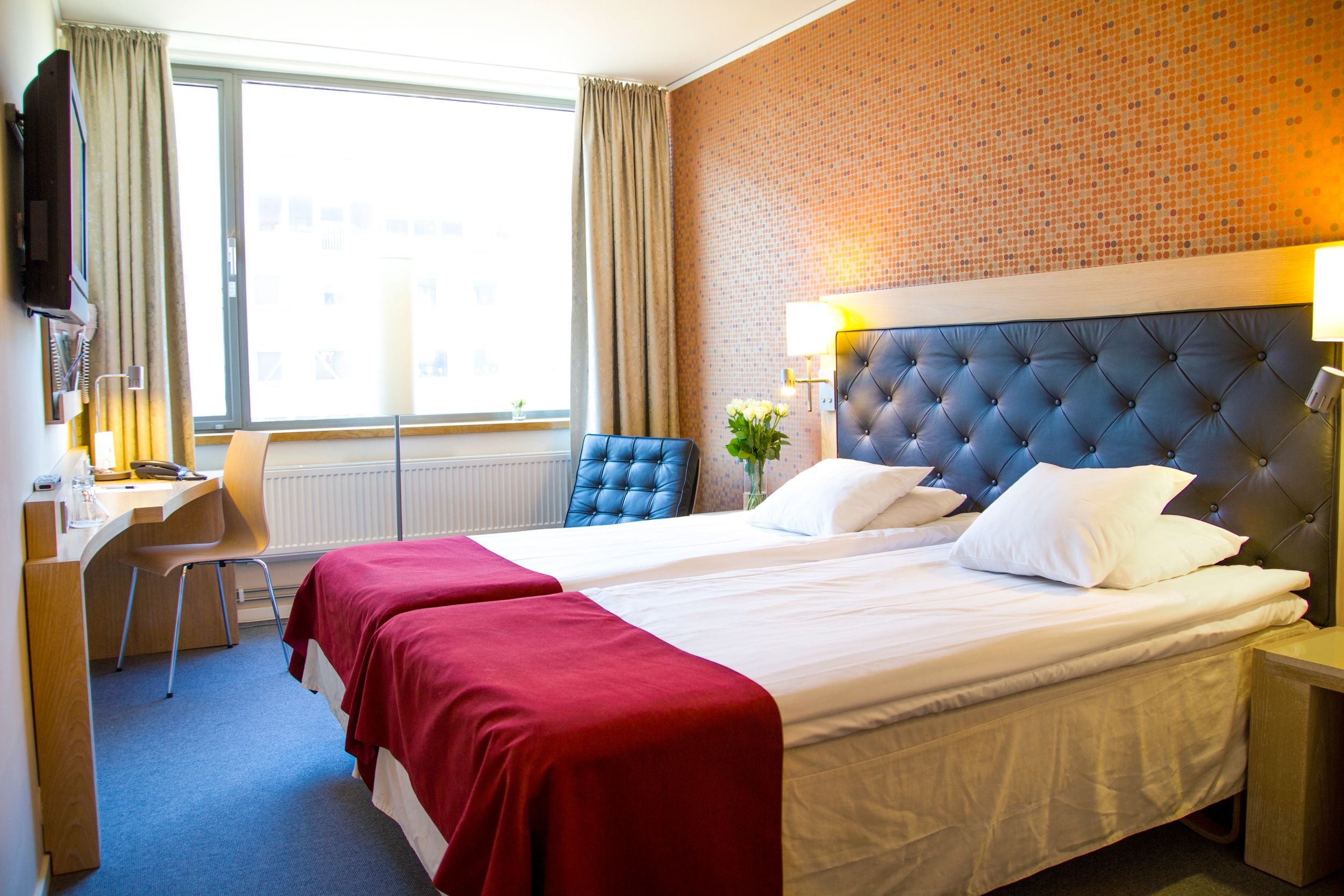 ROOM, TWIN BEDS