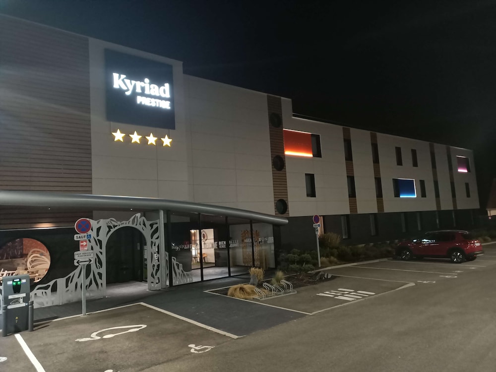 Kyriad Prestige Amiens Poulainville Hotel and SPA 34/40