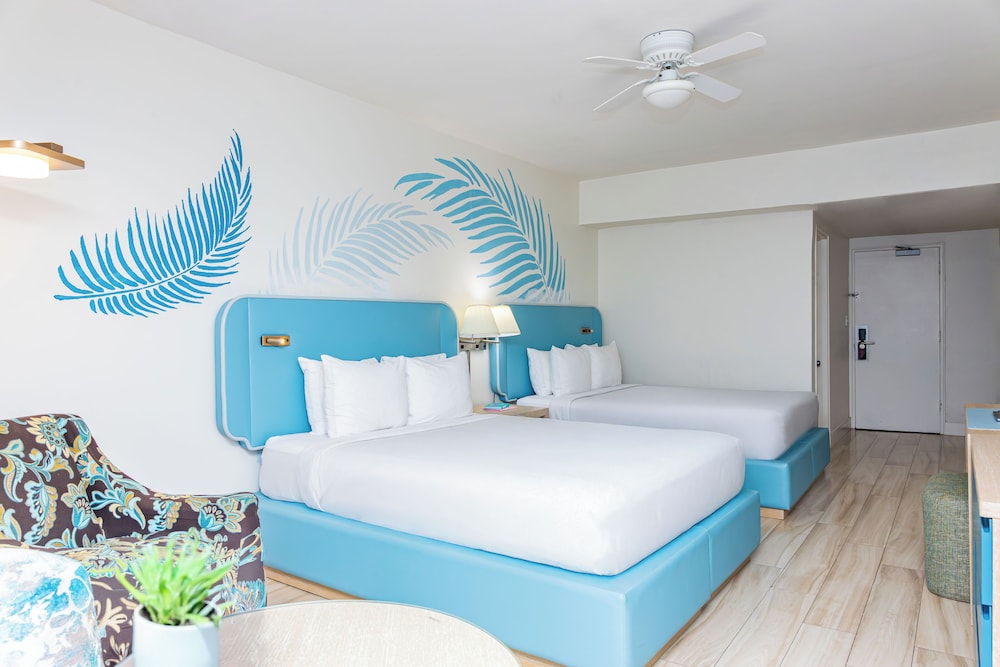 Sherry Frontenac Oceanfront Hotel 16/49
