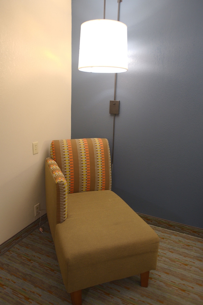 Holiday Inn Express Anderson-I-85 Exit 27-Hwy 81 16/34