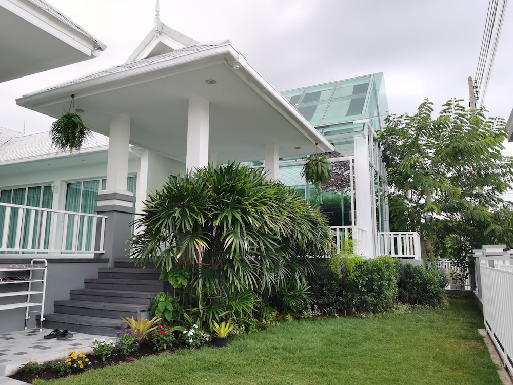 Wan Arun Houses 38/40