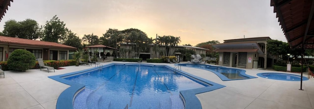 Hotel And Villas Huetares 40/50