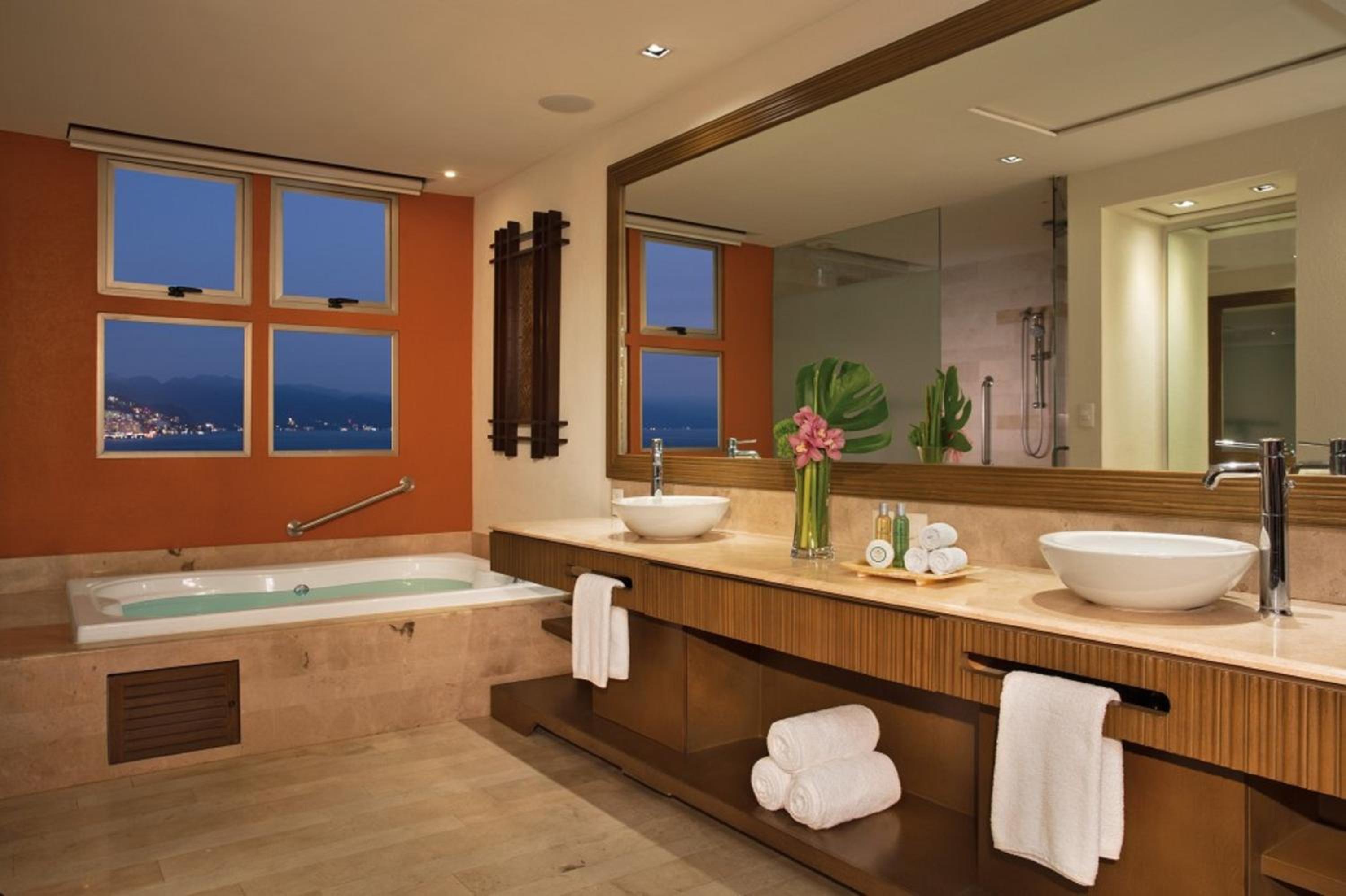 Preferred Club, Swim Out, Master, Suite, Garden View