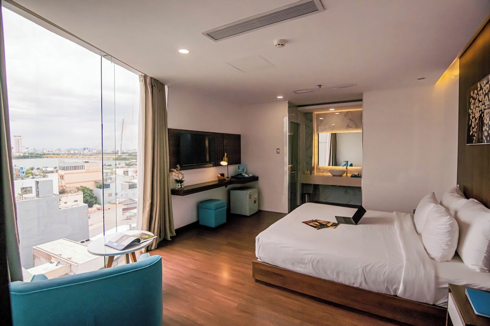 DELUXE, DOUBLE BED, RIVER VIEW