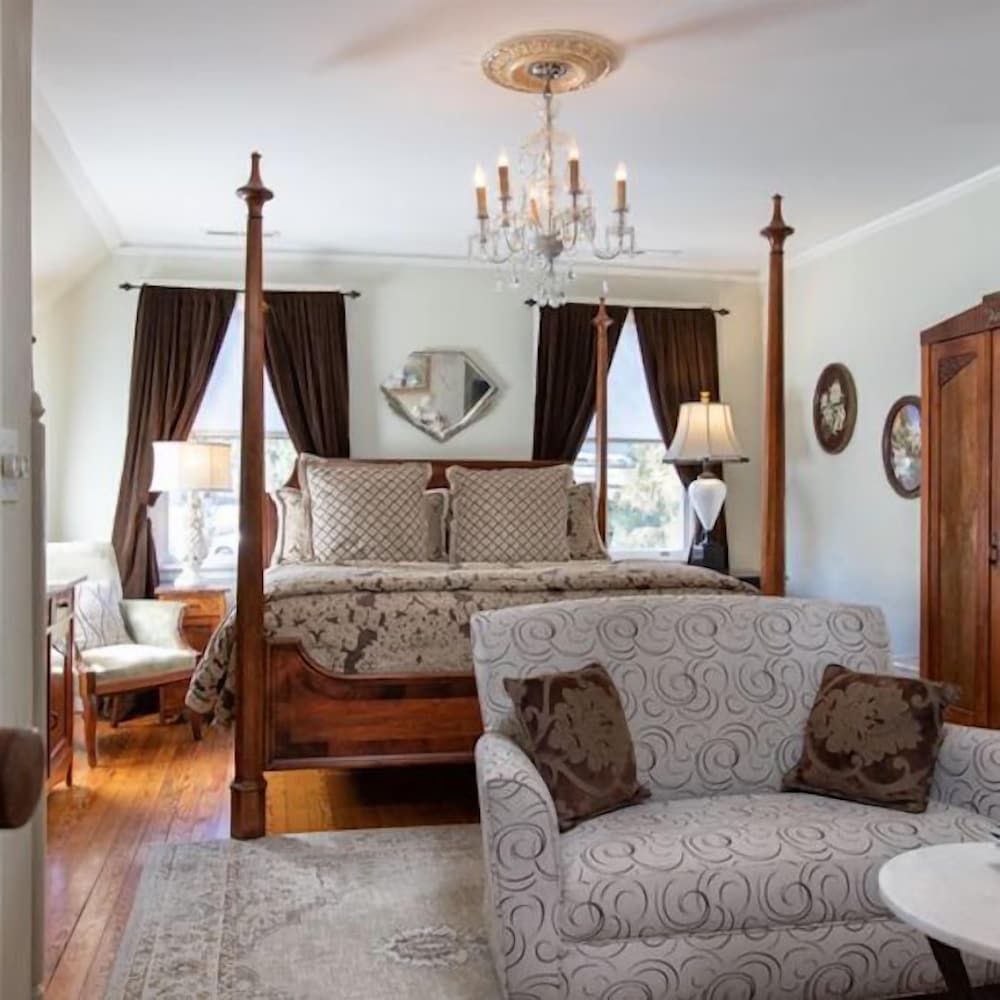 The Black Walnut B & B Inn 52/73
