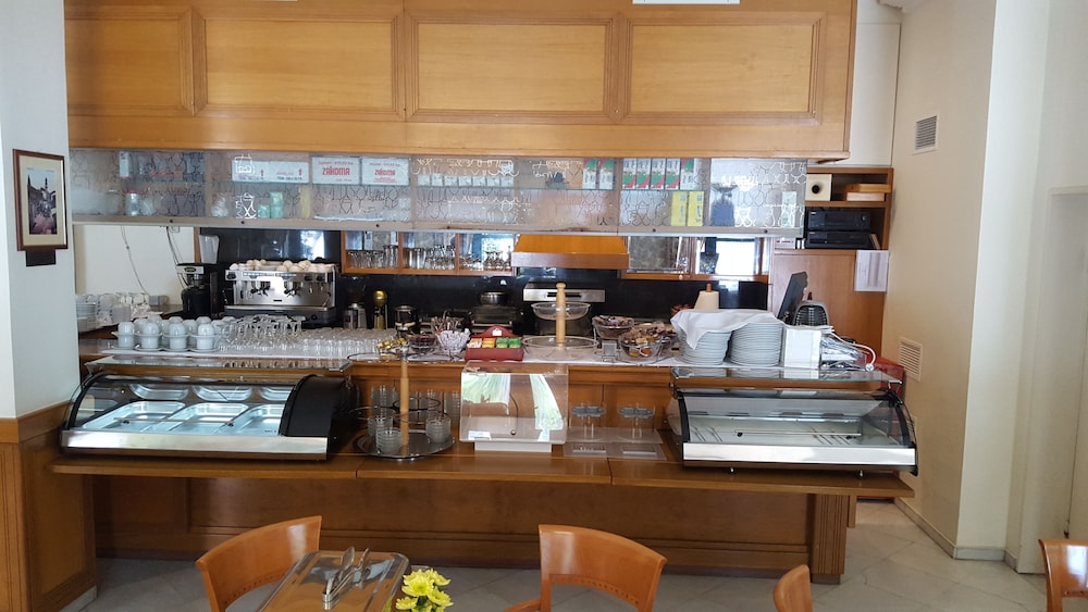 Ionian Plaza Hotel 6/50