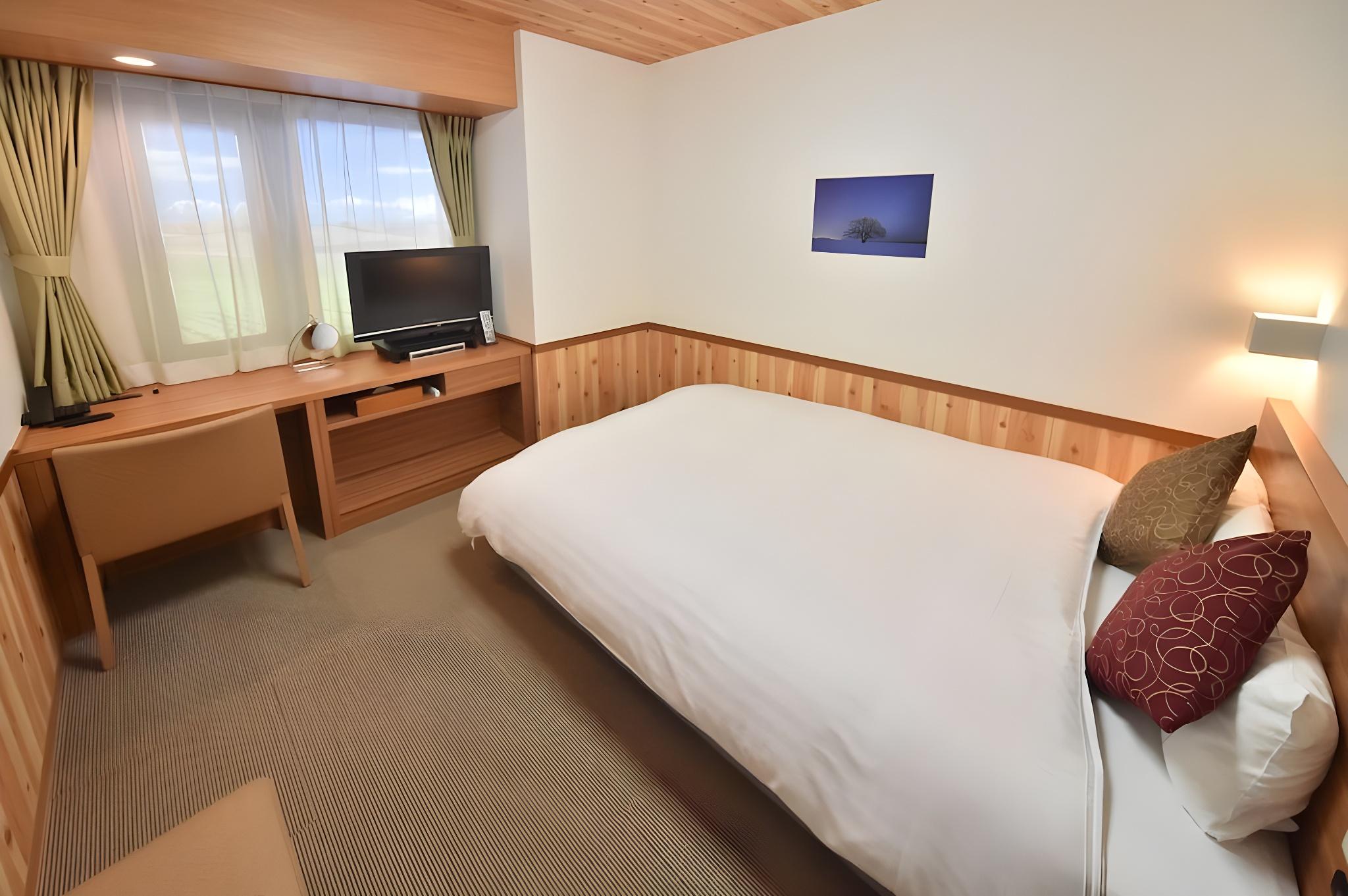 Moderate, King Bed
