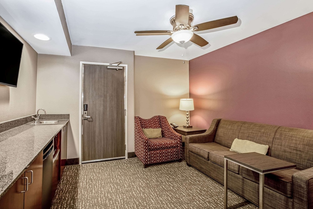 La Quinta Inn & Suites by Wyndham Kearney 30/45