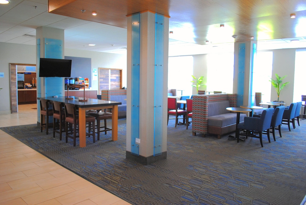 Holiday Inn Express Suites Columbia City 26/39